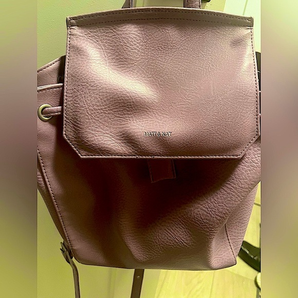 Gorgeous dusk purple backpack from Matt& Nat. Excellent condition. - Picture 4 of 7